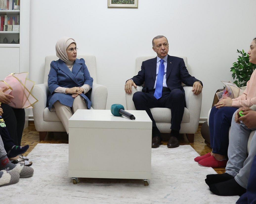 https://cdn.eksisozluk.com/2023/4/1/v/v456po38.jpg